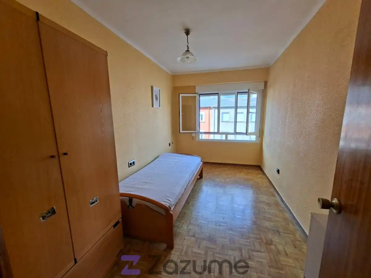 Bedroom of Flat for rent in Ponferrada  with Heating, Parquet flooring and Furnished