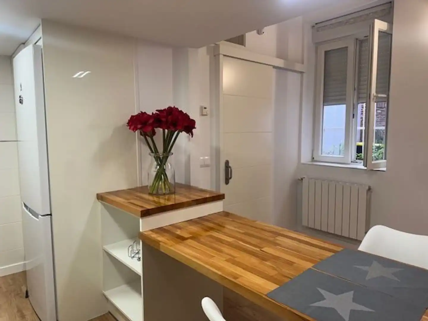 Cocina de Piso de alquiler en Madrid con Calefacción y Alarma