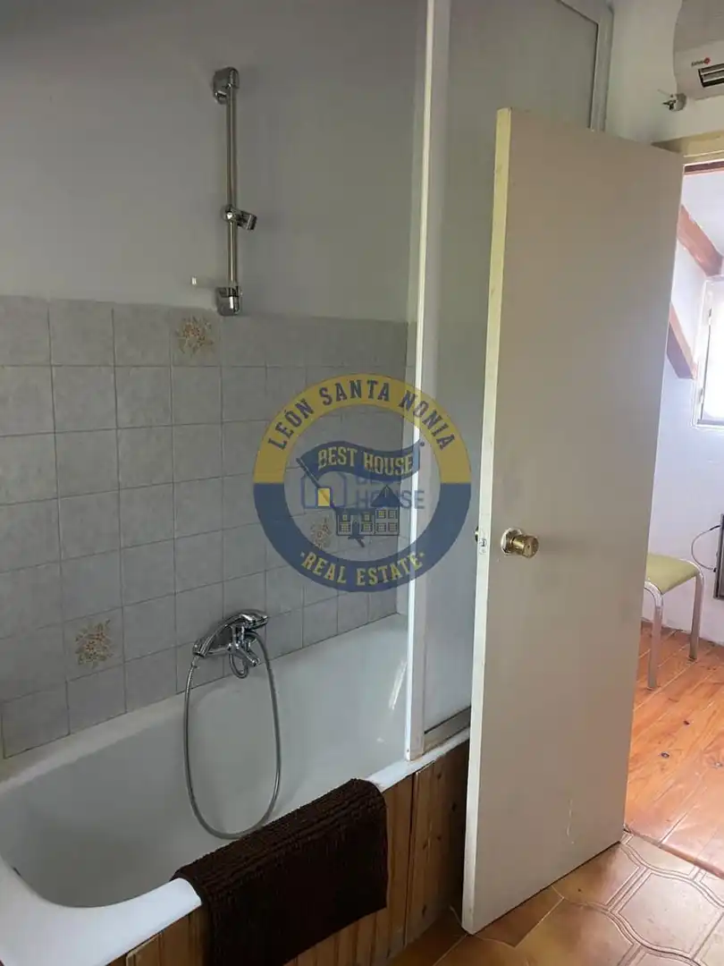 Baño de Casa o chalet en venta en Garrafe de Torío con Calefacción, Jardín privado y Parquet