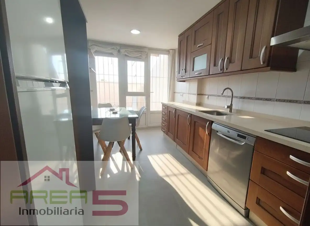 Cuina de Casa adosada de lloguer en Mérida amb Aire condicionat, Calefacció i Parquet