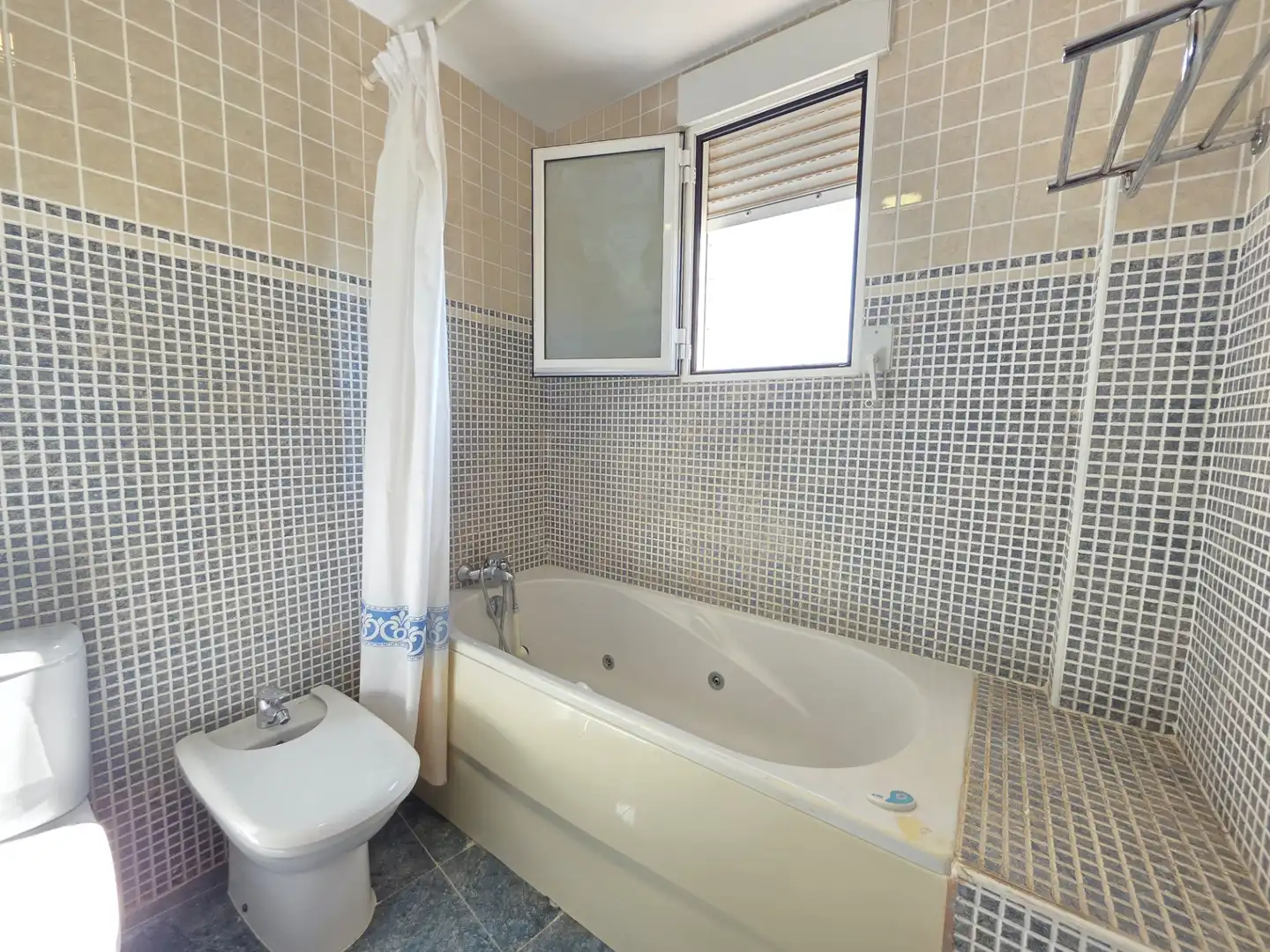 Bathroom of Flat for rent in Foios, Valencia