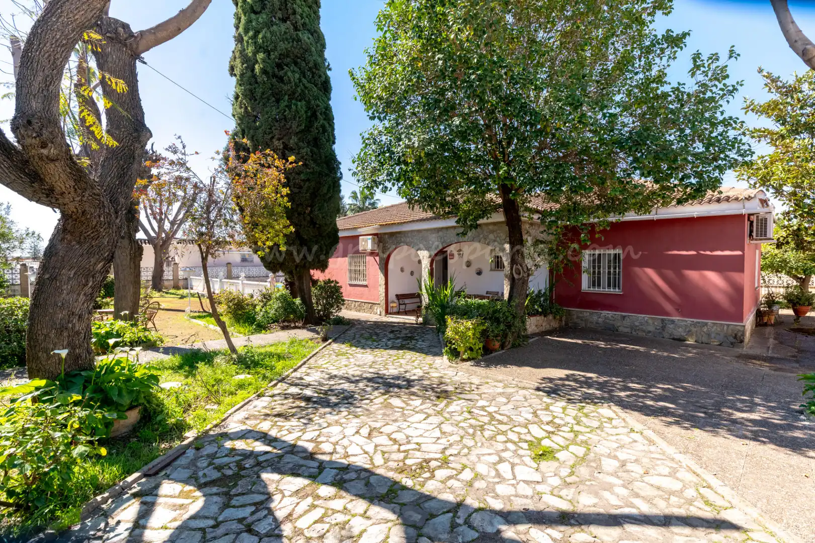 Vista exterior de Casa o chalet en venta en Villanueva del Ariscal con Aire acondicionado, Calefacción y Jardín privado