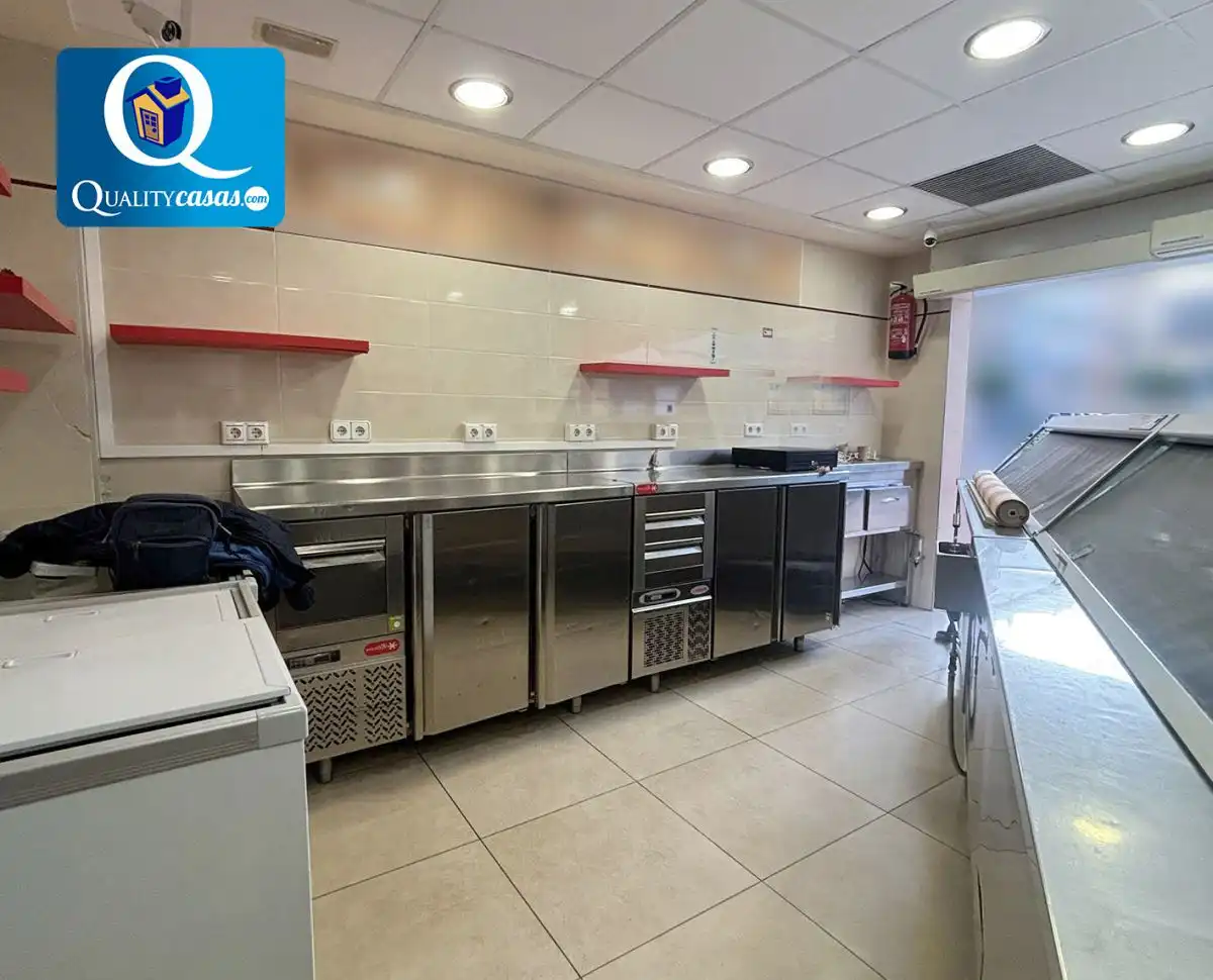 Local comercial en venta en Pueblo - Urbanizaciones