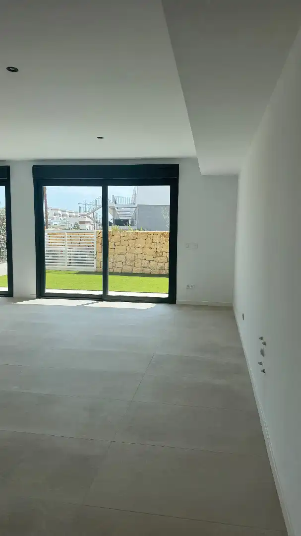 Maisonette zum Verkauf in La Nucia mit Klimaanlage, Privatgarten und Terrasse