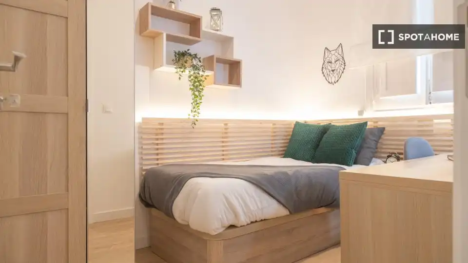 Bedroom of Flat for rent in Madrid  with Air Conditioner, Heating and Furnished