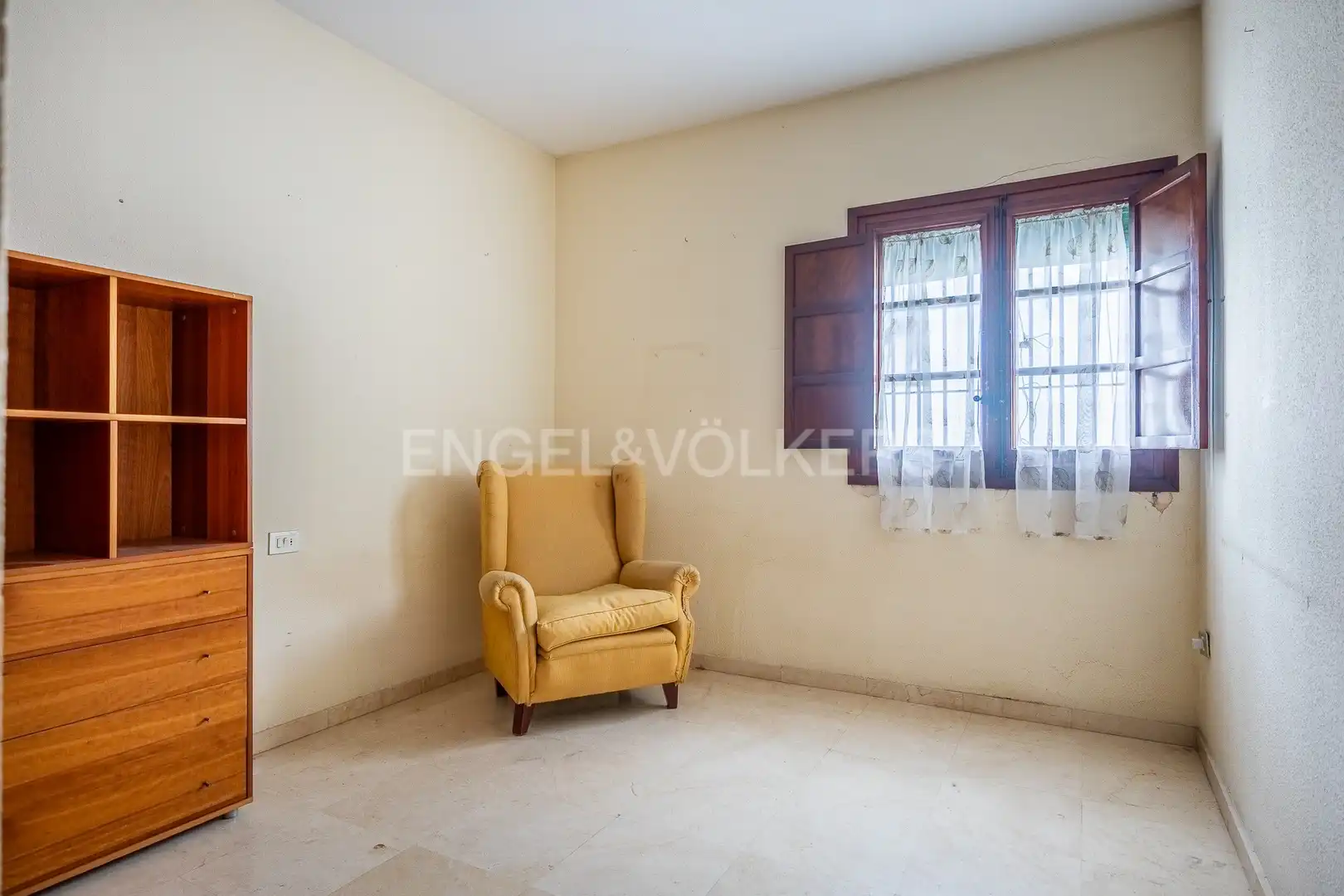 Flat for sale in Sevilla  with Air Conditioner and Heating