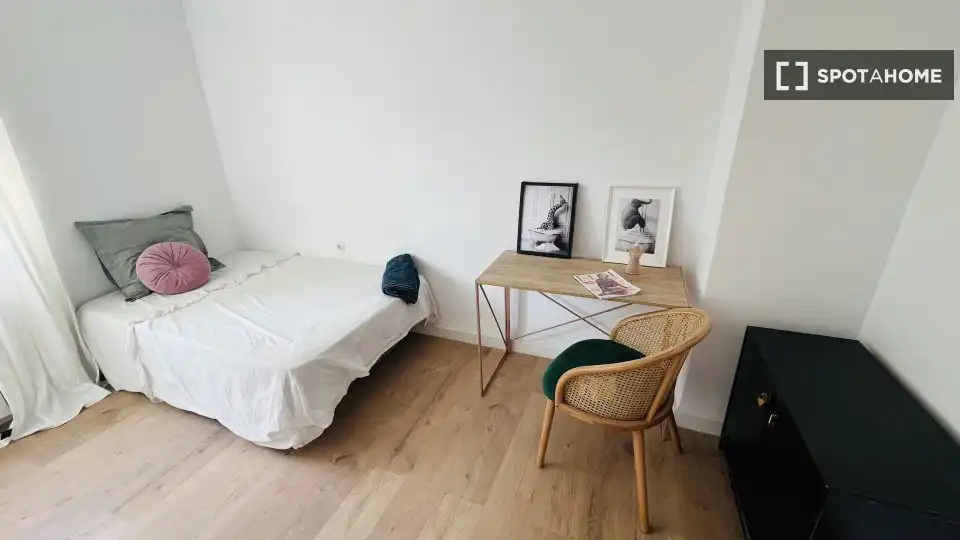 Bedroom of Apartments for share in Madrid  with Air Conditioner, Heating and Terrace