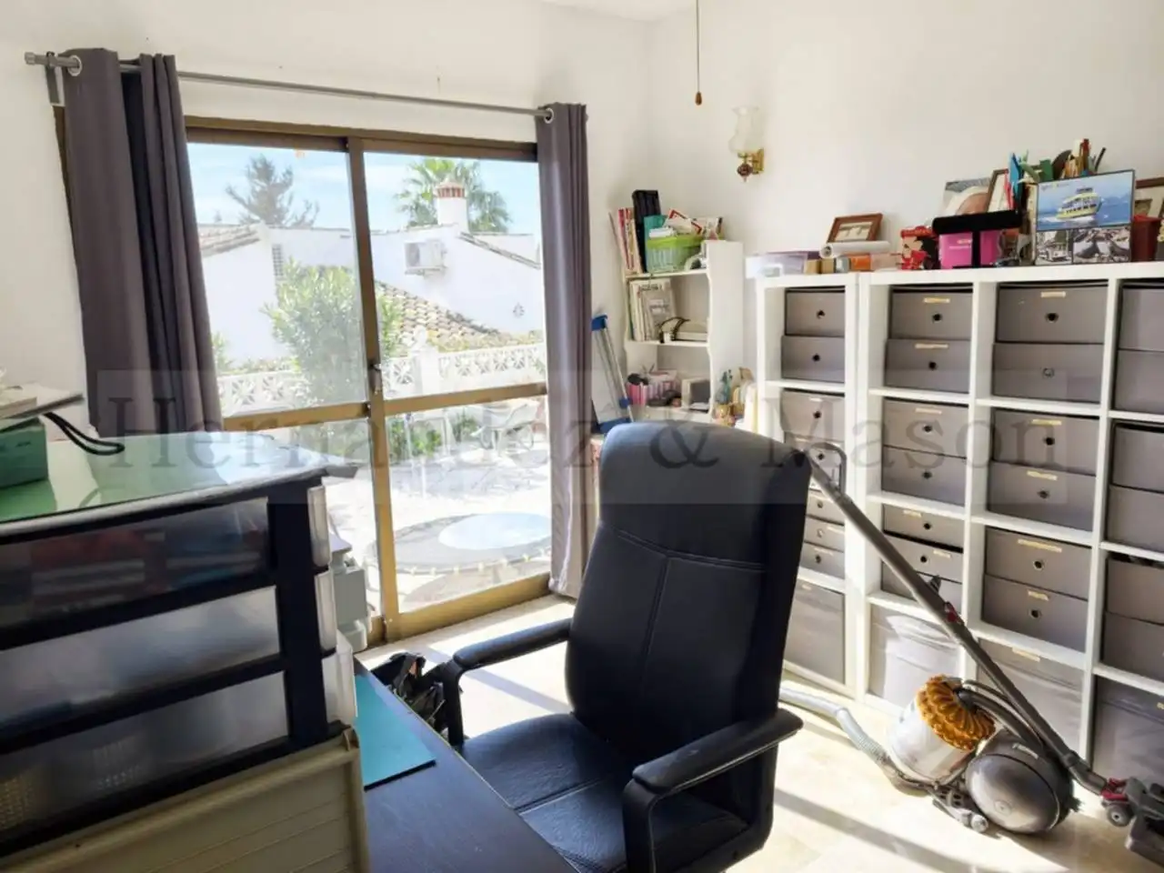 Living room of Houses for sale in Benalmádena  with Air Conditioner, Terrace and Swimming Pool