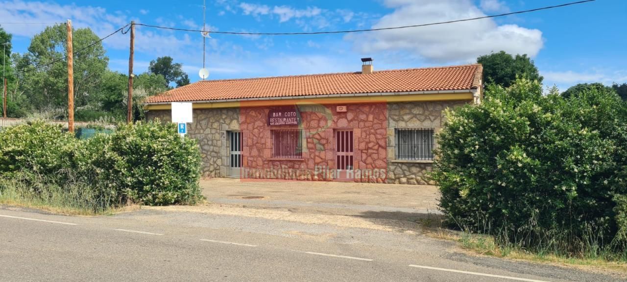 Vista exterior de Casa o xalet en venda en San Andrés del Rabanedo amb Calefacció, Jardí privat i Terrassa