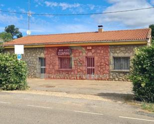 Vista exterior de Casa o xalet en venda en San Andrés del Rabanedo amb Calefacció, Jardí privat i Terrassa