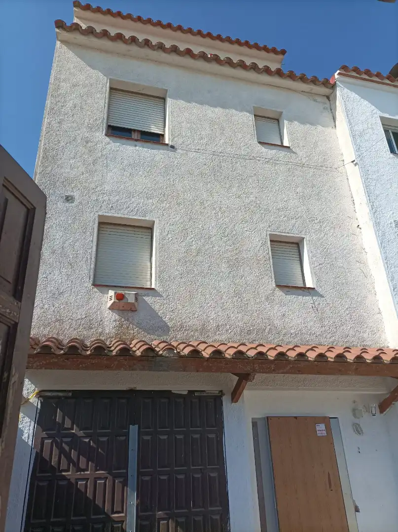 Vista exterior de Casa adosada en venda en Empuriabrava amb Terrassa