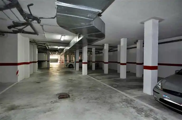 Aparcament de Apartament en venda en Calpe / Calp amb Aire condicionat, Calefacció i Jardí privat