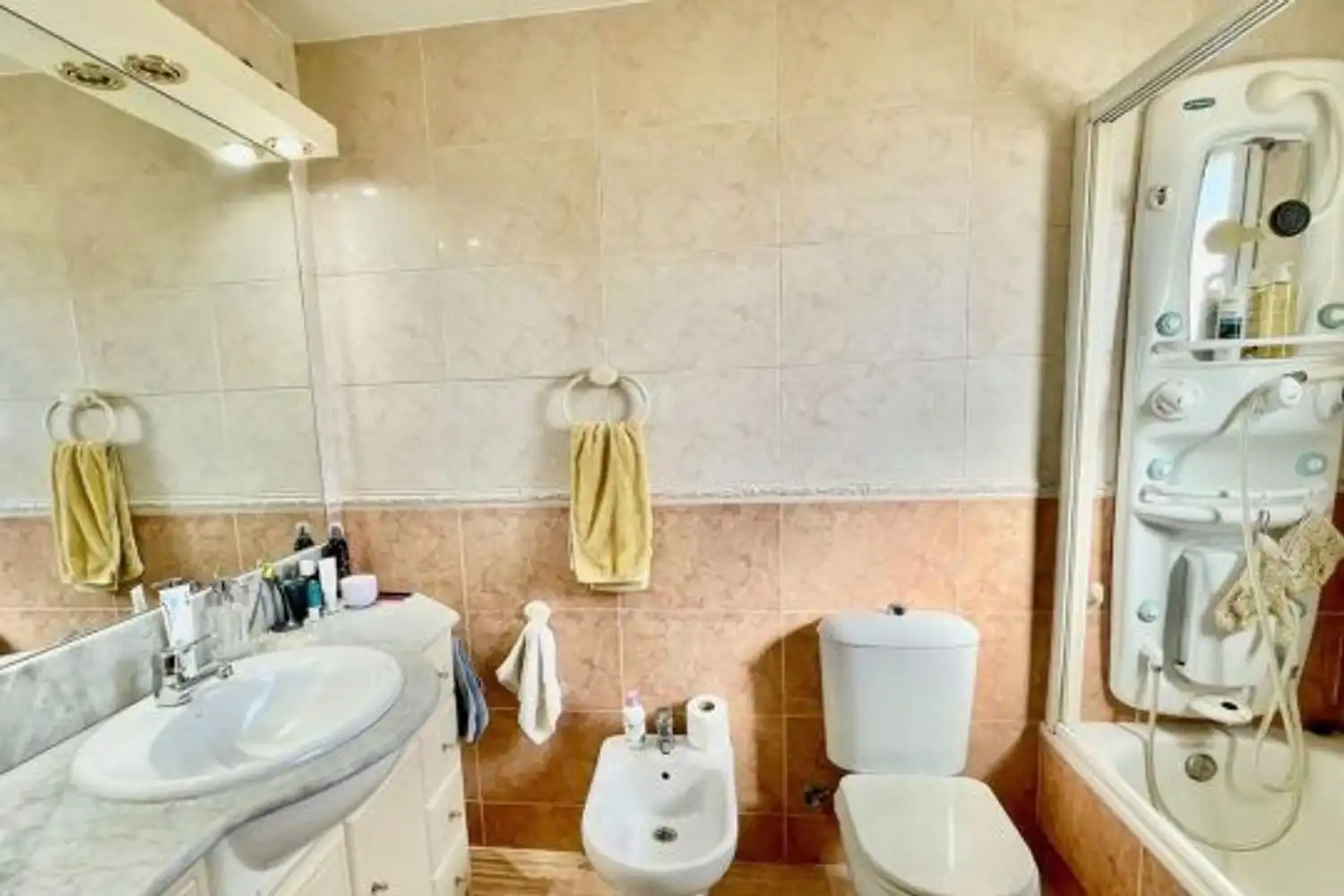 Bathroom of Flat for sale in Figueres  with Air Conditioner and Terrace