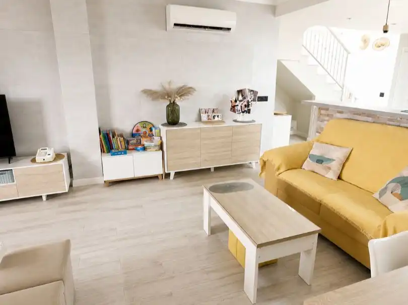 Sala de estar de Casa adosada en venta en Almuñécar con Aire acondicionado, Terraza y Balcón