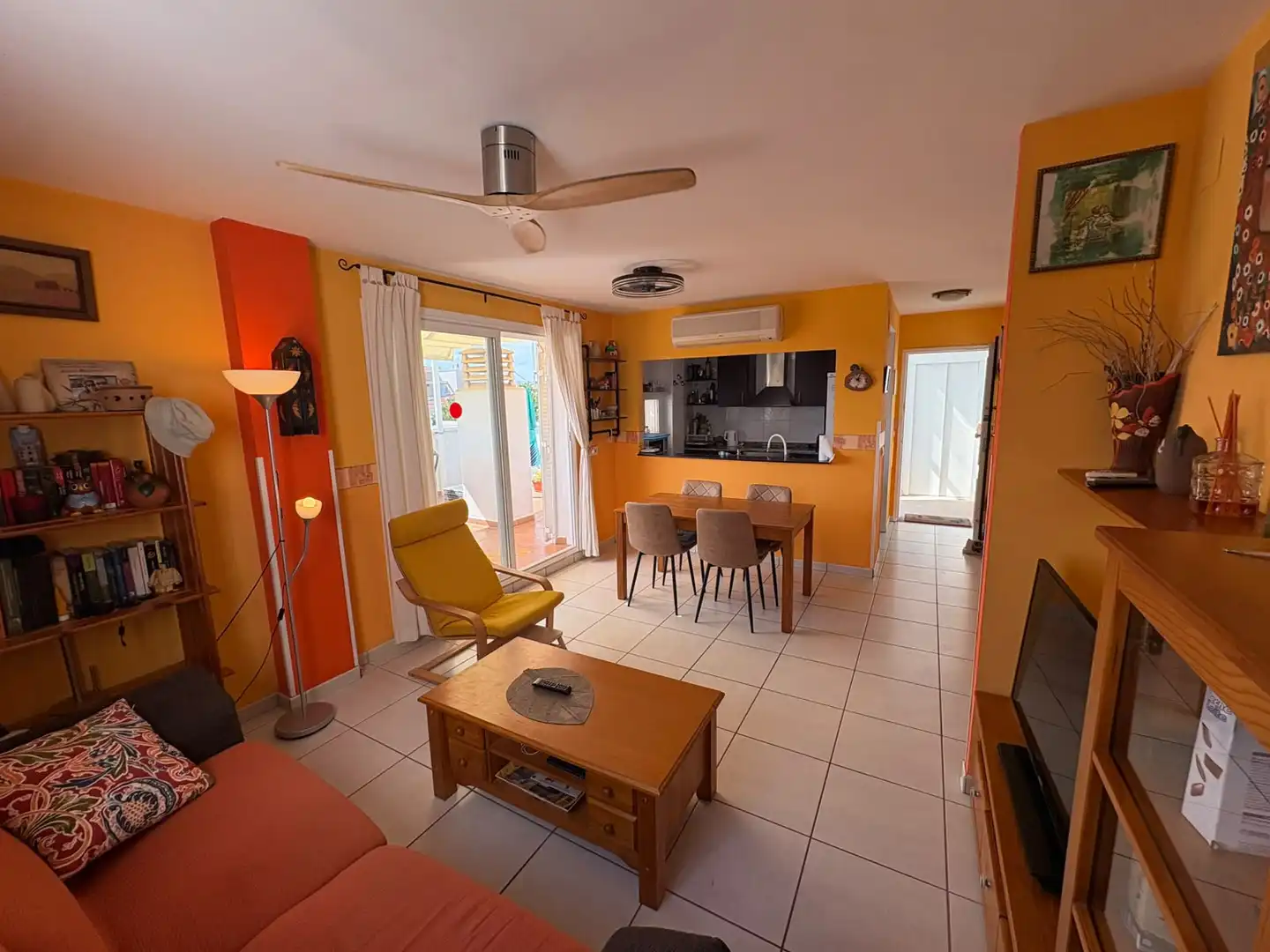 Sala de estar de Ático en venta en Alcalà de Xivert con Aire acondicionado, Calefacción y Jardín privado