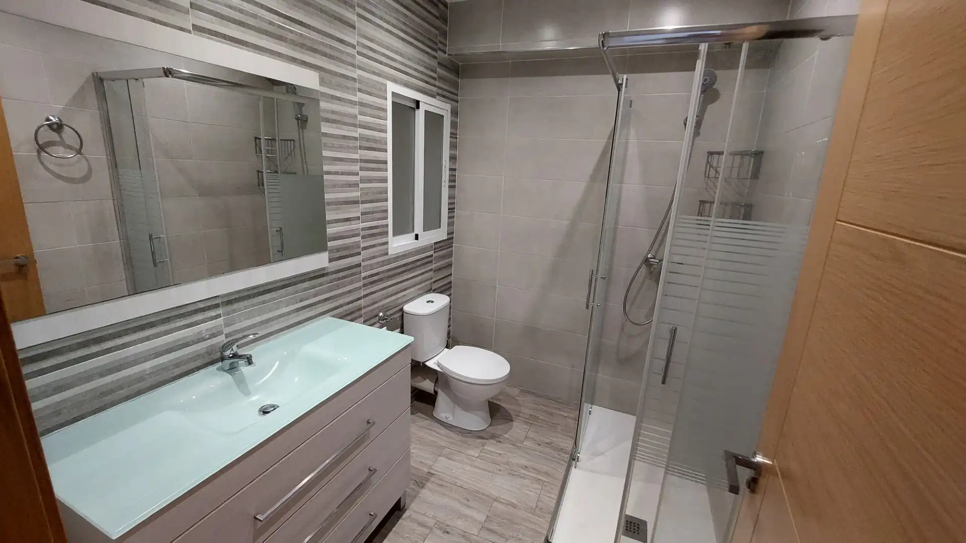 Bathroom of Flat for rent in Plasencia  with Air Conditioner, Heating and Furnished