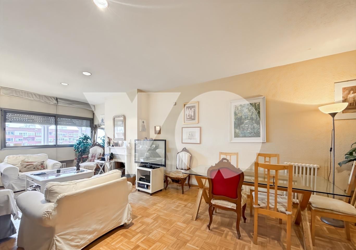 Sala d'estar de Pis en venda en  Madrid Capital