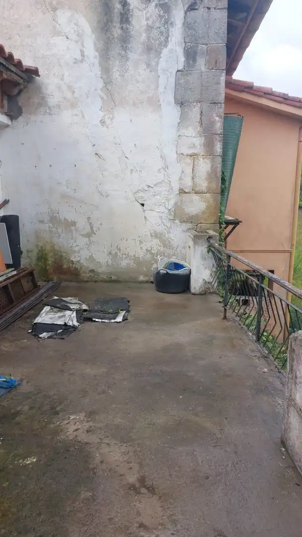 Einfamilien-Reihenhaus zum Verkauf in Bárcena de Cicero mit Terrasse und Balkon