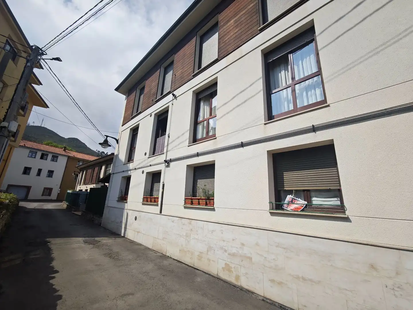 Vista exterior de Pis en venda en Llanes amb Calefacció, Terrassa i Traster
