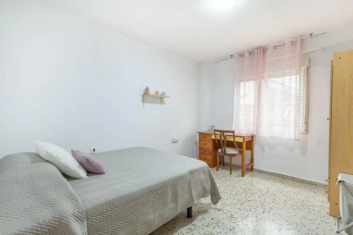 Habitación de Piso en venta en Granada con Amueblado y Balcón