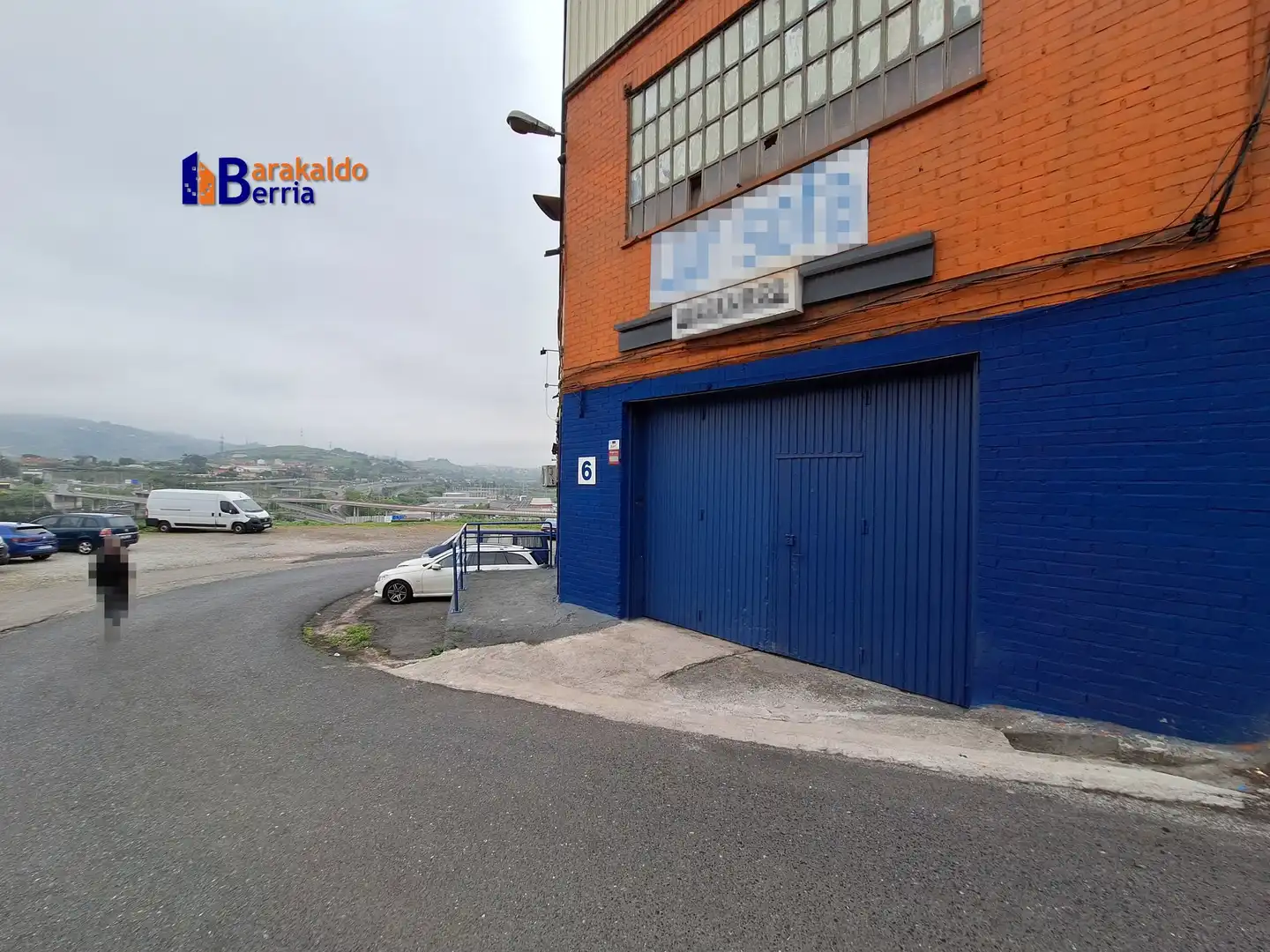 Parkplatz von Fabrikhallen zur Miete in Portugalete