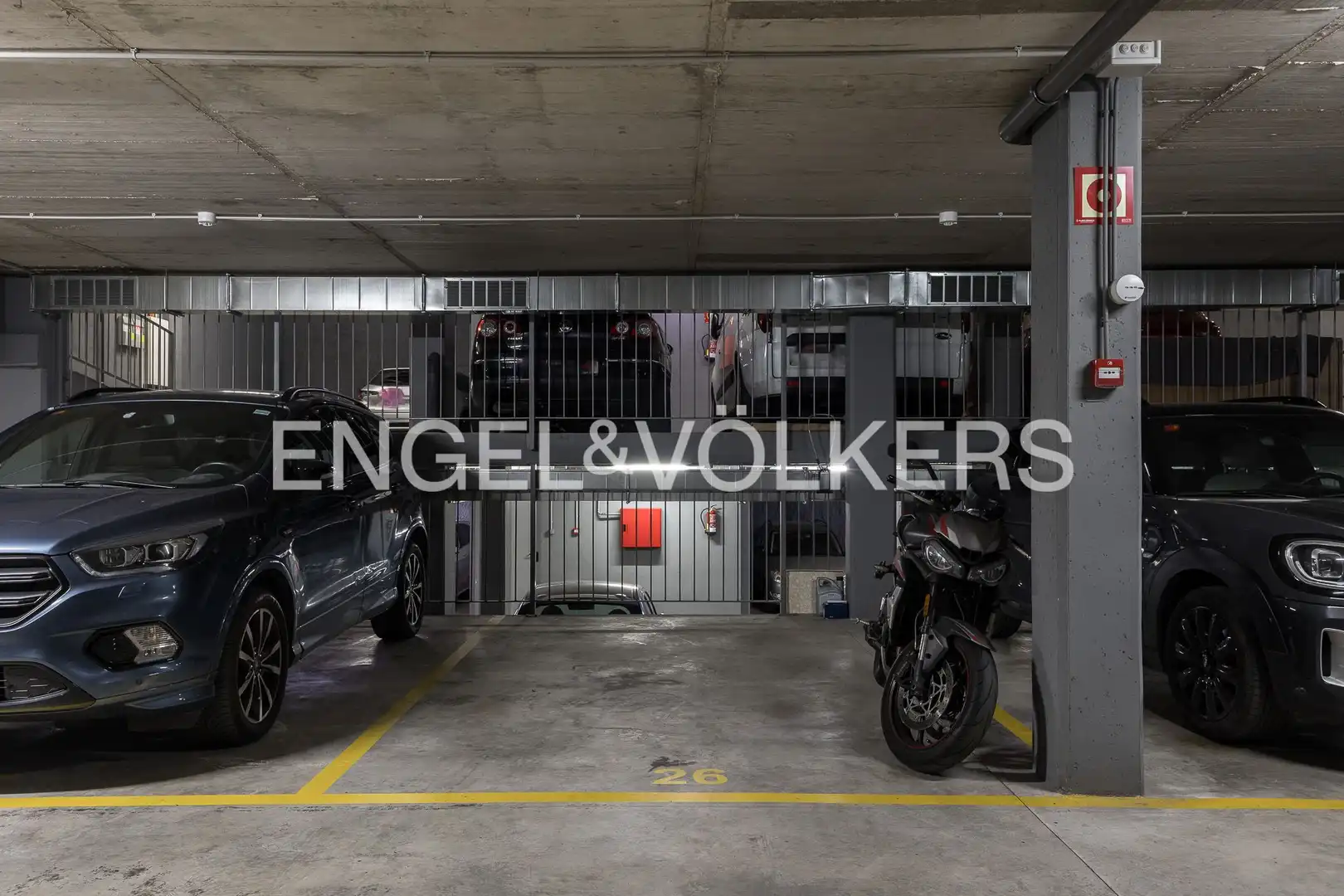 Parking de Piso en venta en Esplugues de Llobregat con Aire acondicionado, Calefacción y Jardín privado