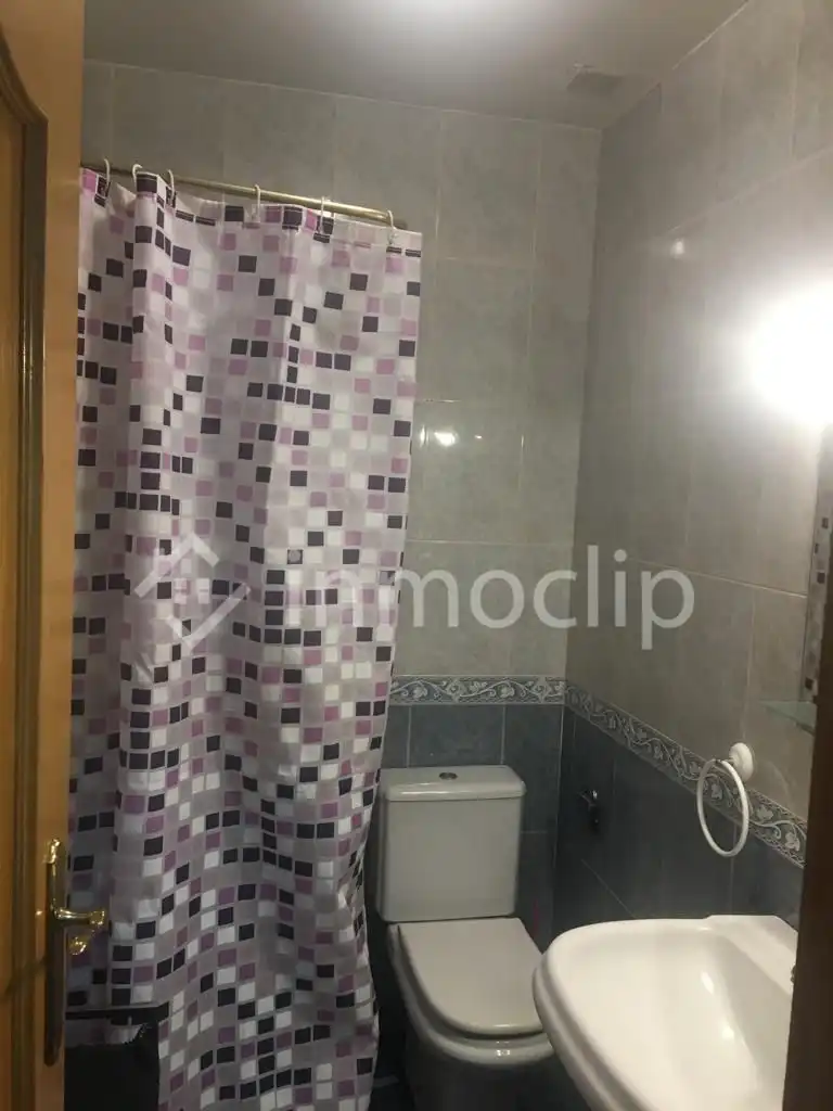 Baño de Estudio de alquiler en Salamanca con Calefacción