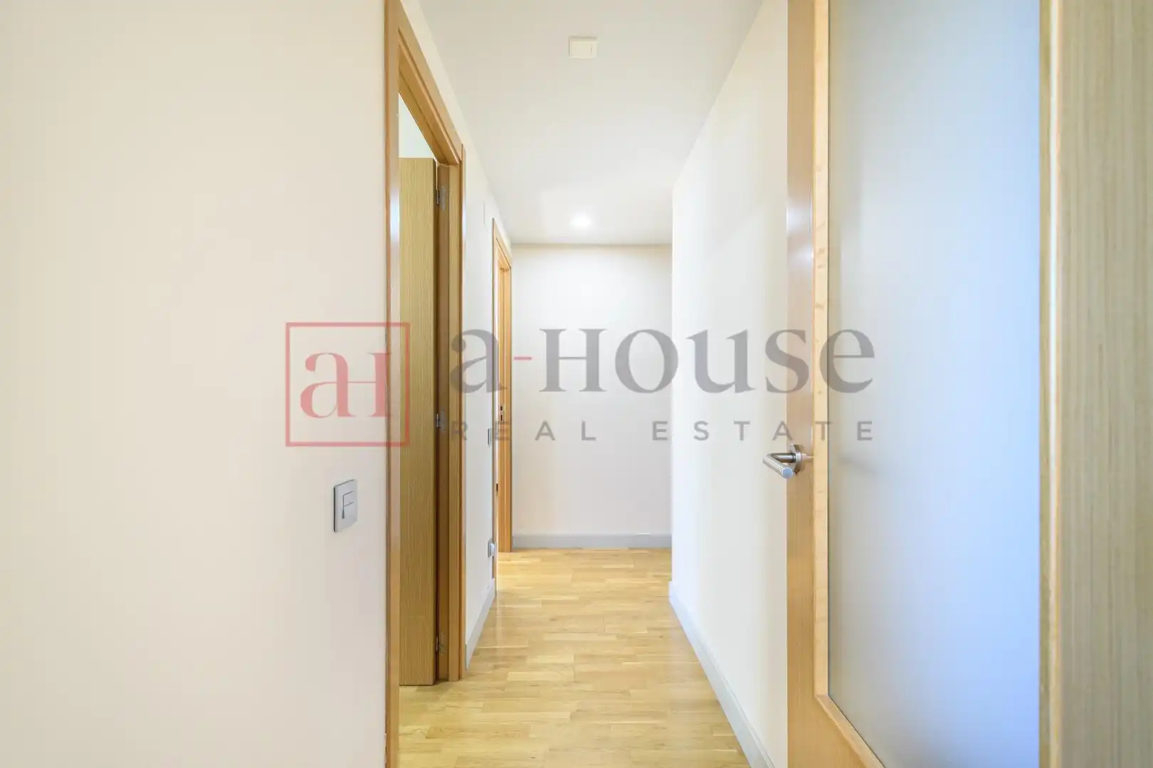 Wohnung zum Verkauf in Barcelona mit Heizung, Parkett und Terrasse