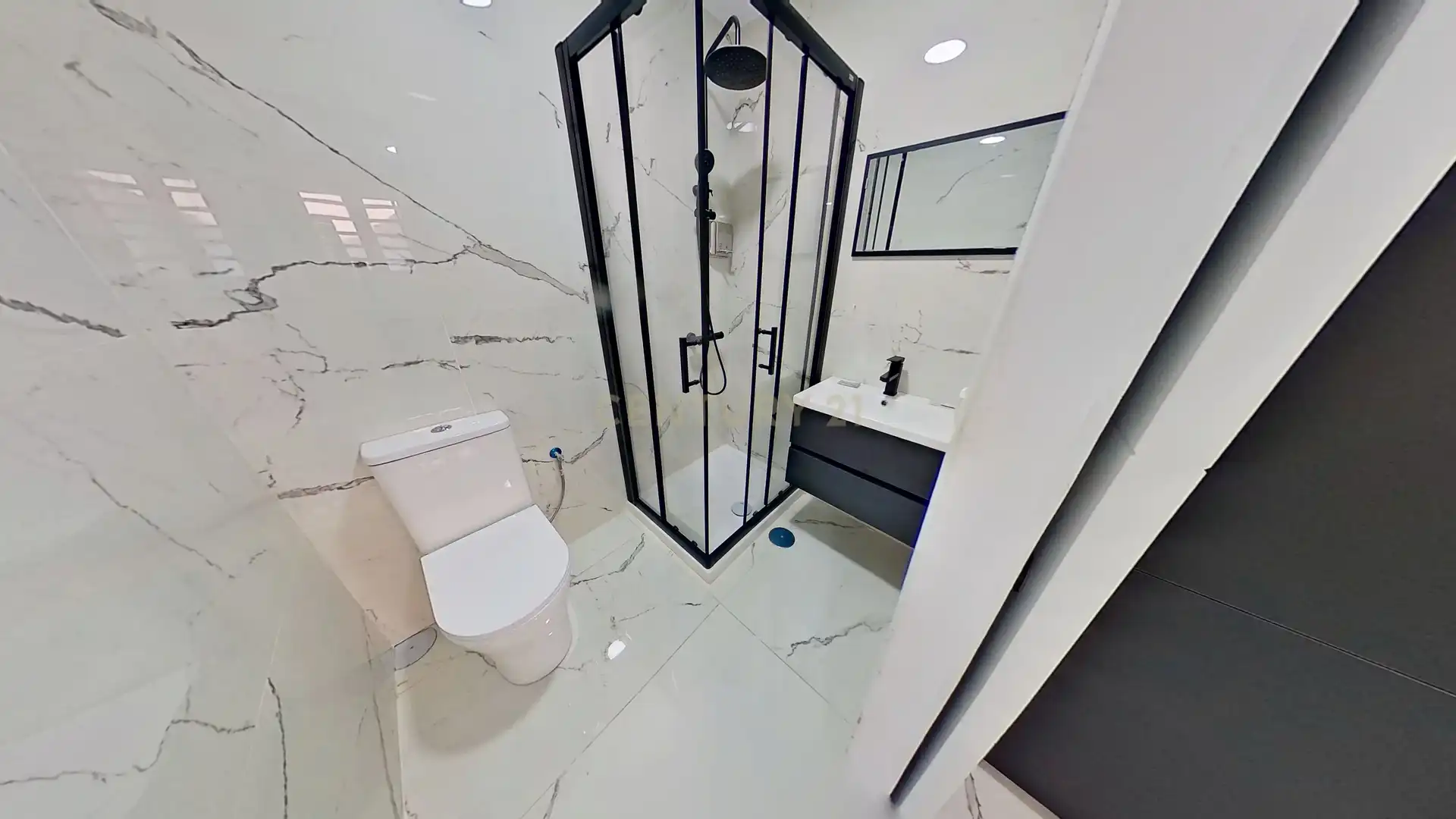 Bany de Apartament en venda en Málaga amb Aire condicionat, Rentadora i Microones