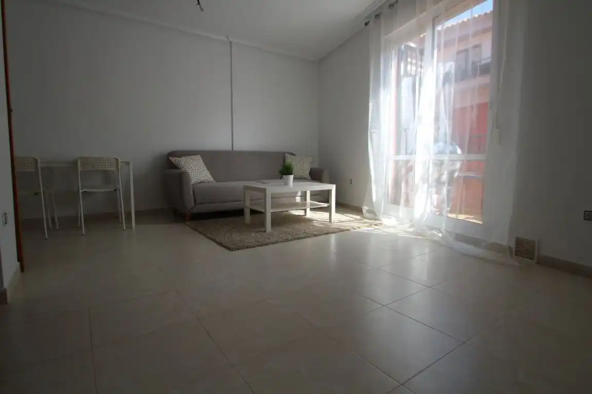 Sala de estar de Casa adosada en venta en Torrevieja con Calefacción, Jardín privado y Terraza