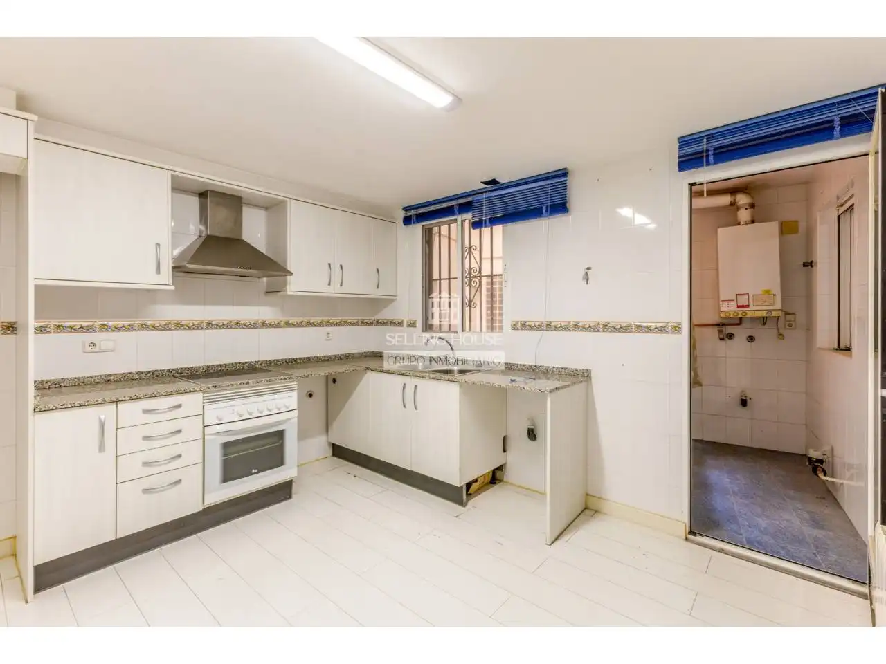 Kitchen of Flat for sale in Valencia  with Heating, Parquet flooring and Balcony