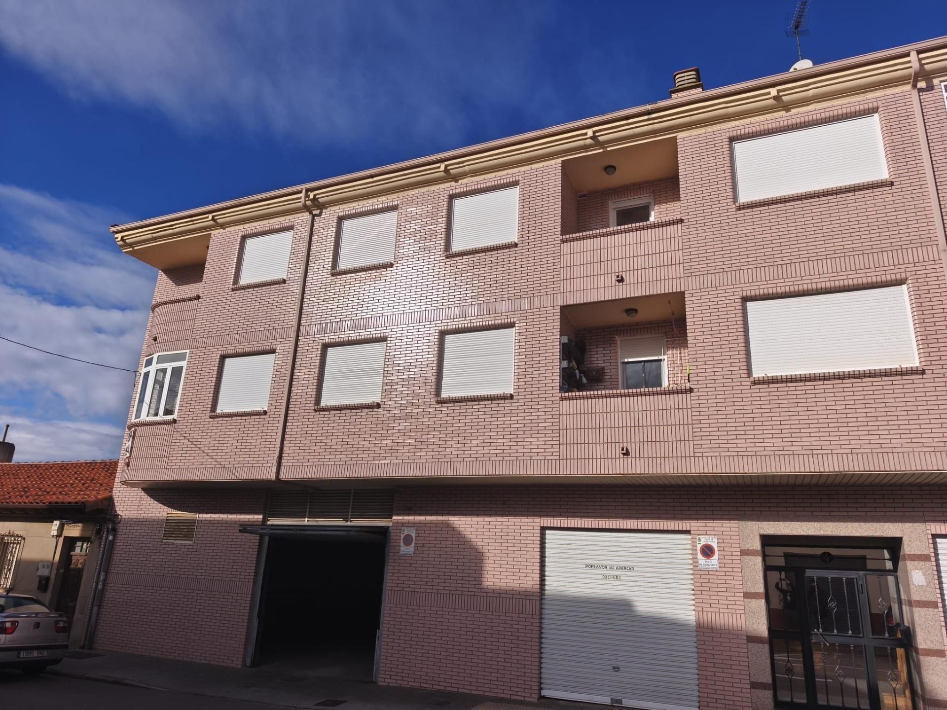 Vista exterior de Pis en venda en León Capital 