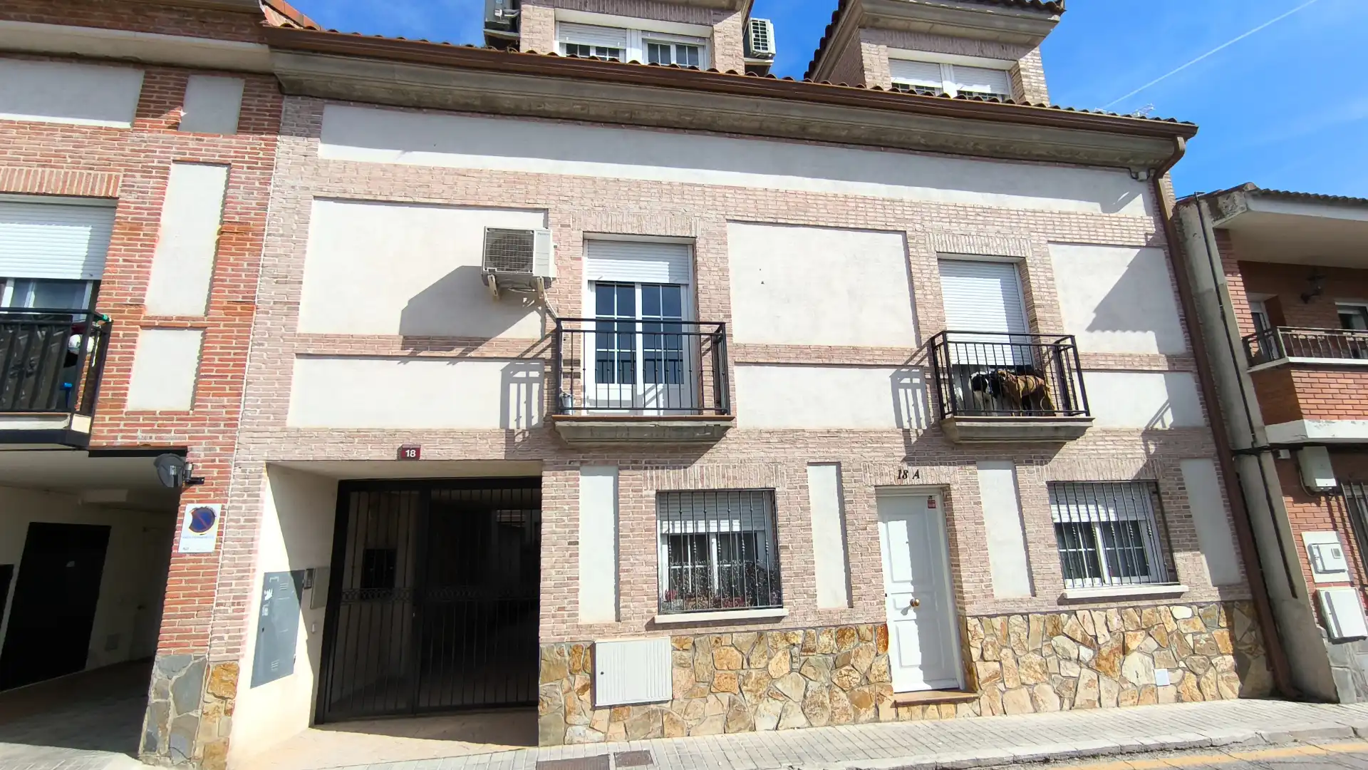 Exterior view of Duplex for sale in Valdetorres de Jarama