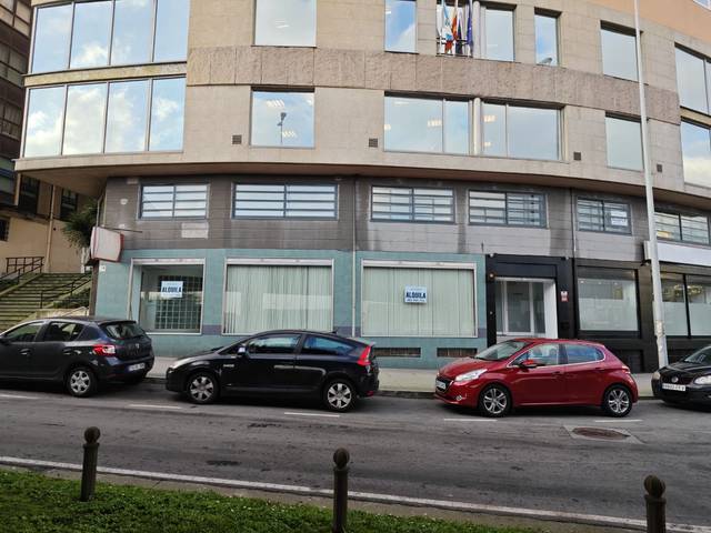 Local comercial en Alquiler en Ronda de Outeiro, 1 en Los Castros - Castrillón