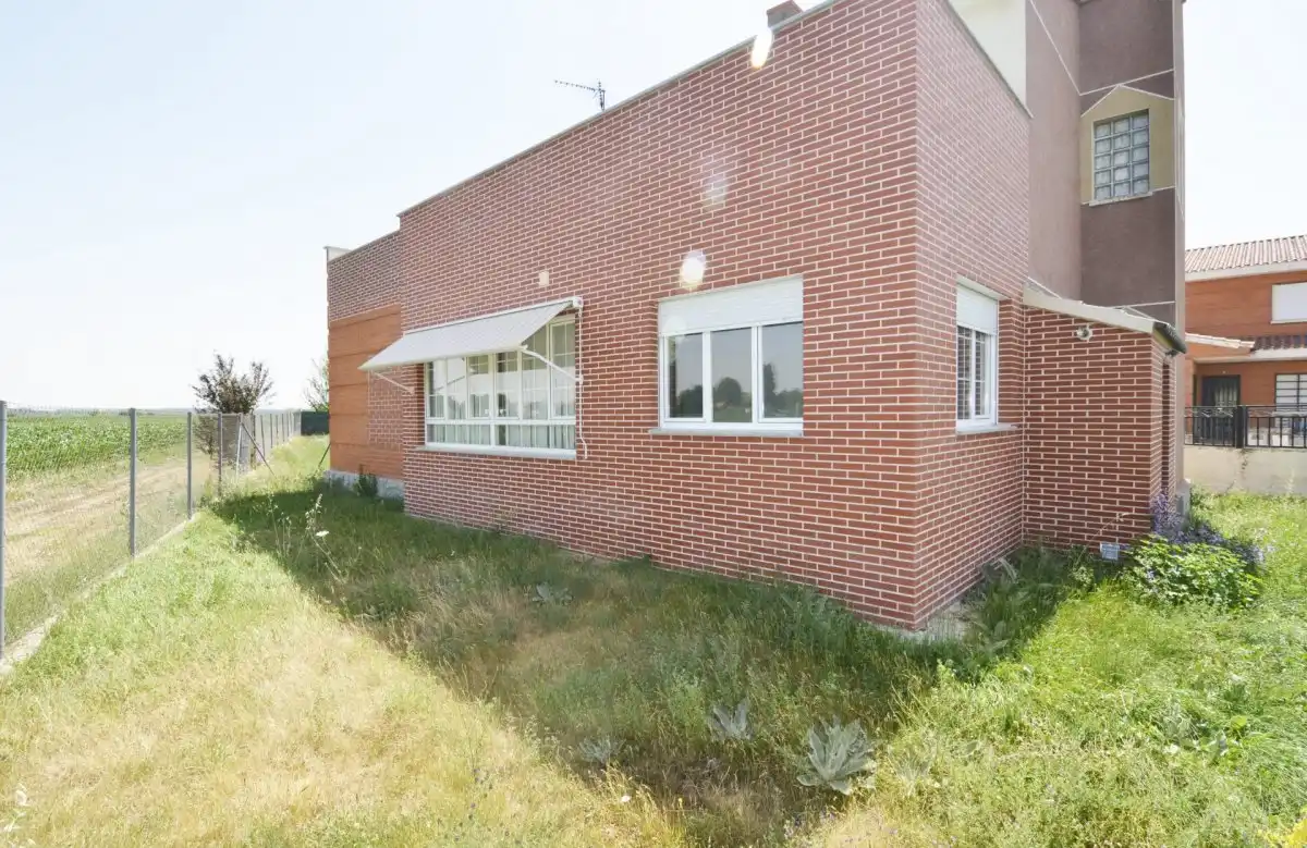 Exterior view of Houses for sale in Calvarrasa de Abajo  with Heating