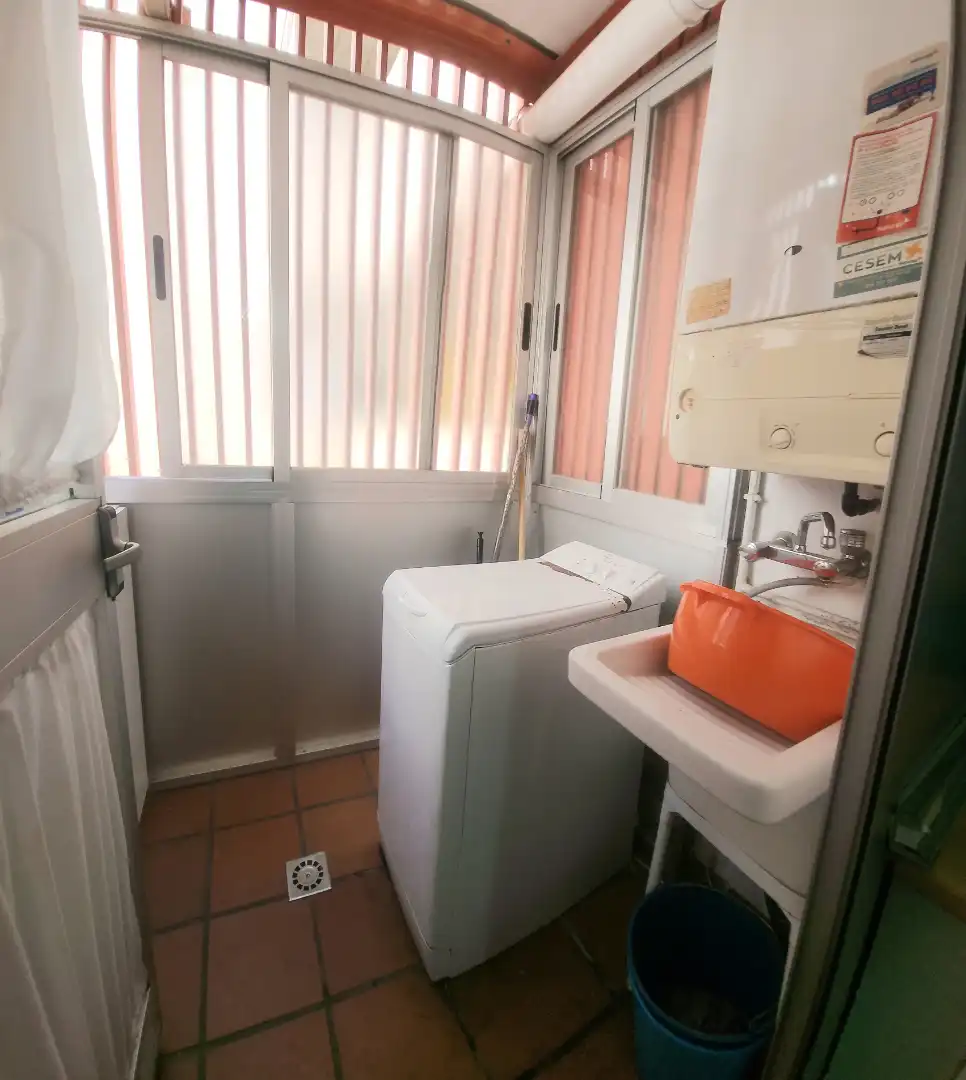 Bathroom of Flat for sale in Granada  with Heating and Terrace