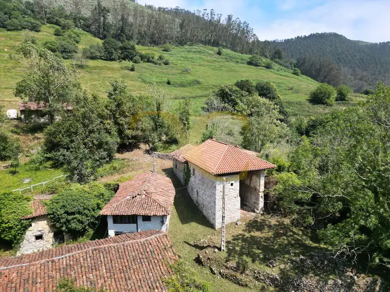 Houses for sale in Parres  with Private garden