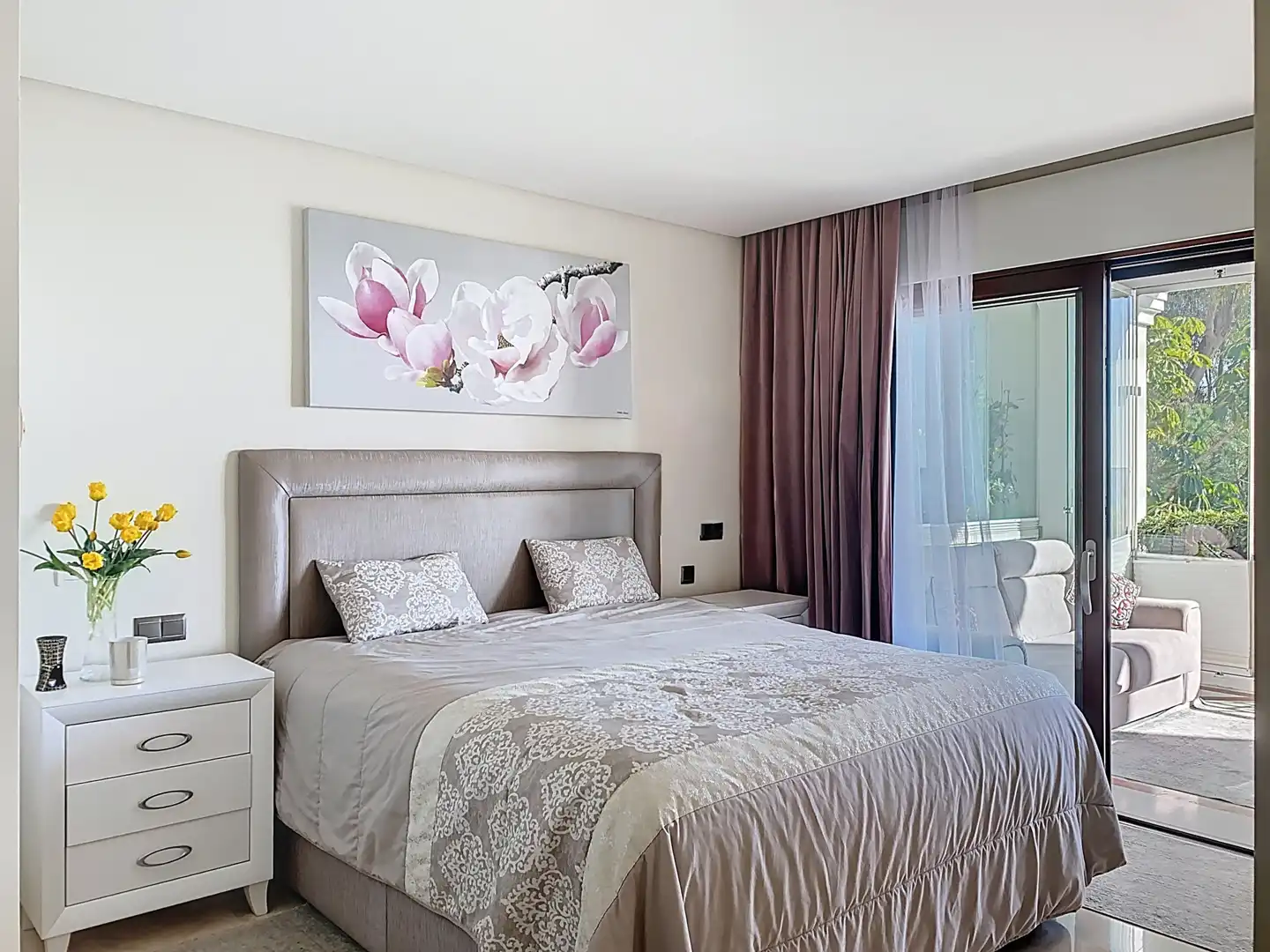 Dormitori de Apartament en venda en Estepona amb Aire condicionat, Terrassa i Piscina