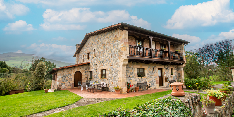 Vista exterior de Casa o xalet en venda en Villafufre amb Jardí privat i Moblat