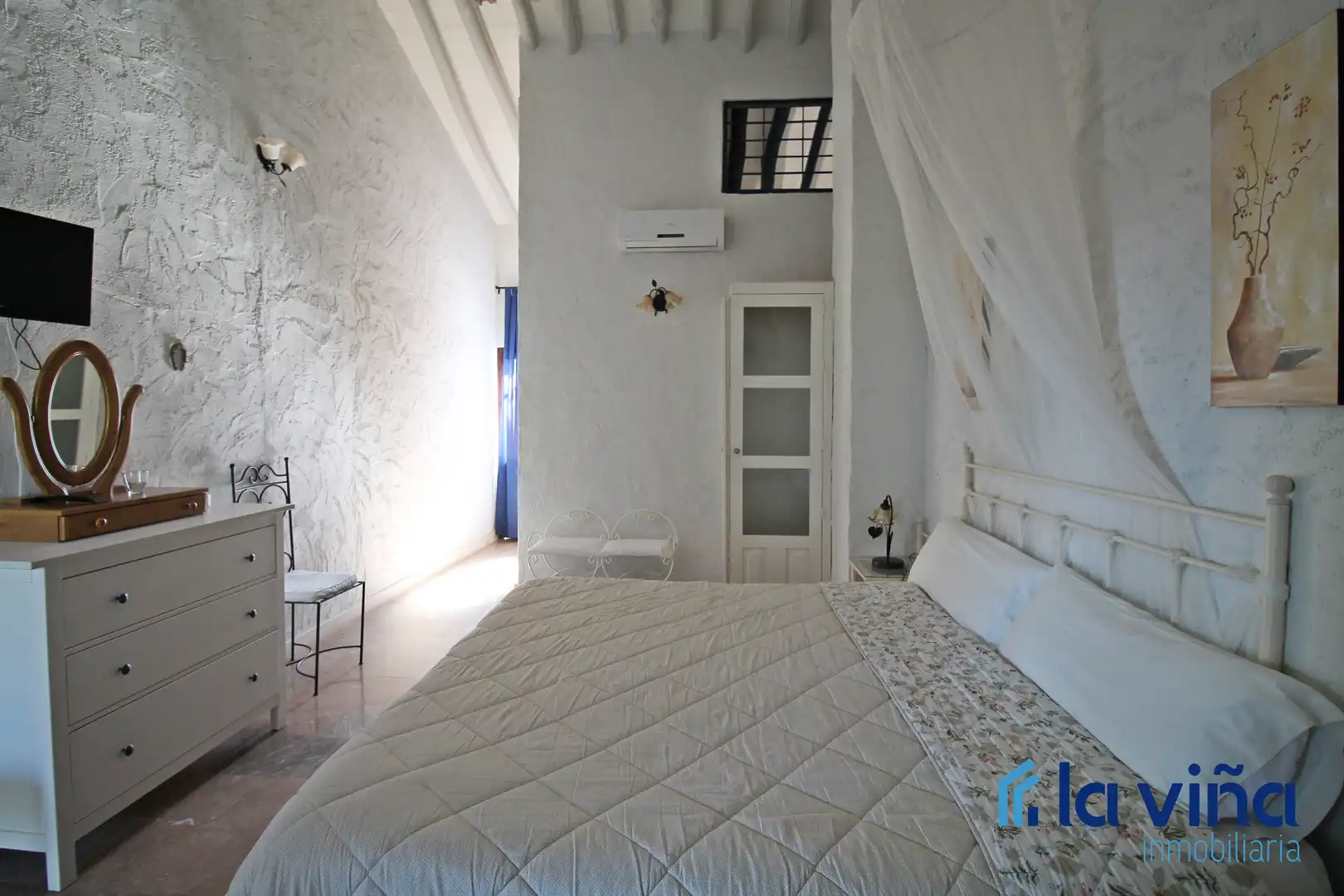 Habitación de Finca rústica en venta en Martín de la Jara con Aire acondicionado, Jardín privado y Trastero