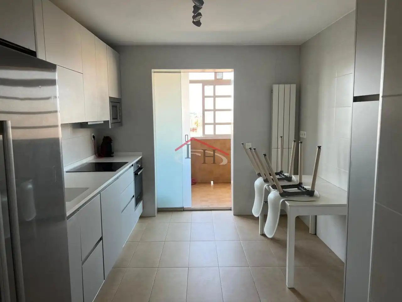 Cuina de Àtic de lloguer en León Capital  amb Calefacció, Parquet i Terrassa