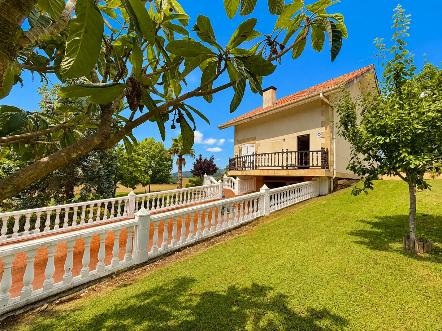 Außenansicht von Haus oder Chalet zum Verkauf in Piélagos mit Heizung, Privatgarten und Terrasse