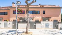 Exterior view of Single-family semi-detached for sale in Vinyols i els Arcs  with Heating, Private garden and Community pool