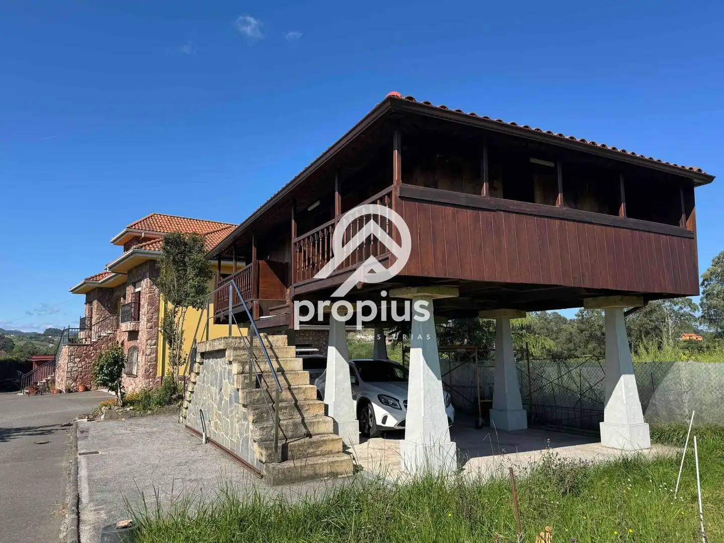 Vista exterior de Casa o chalet en venta en Avilés con Calefacción, Jardín privado y Parquet