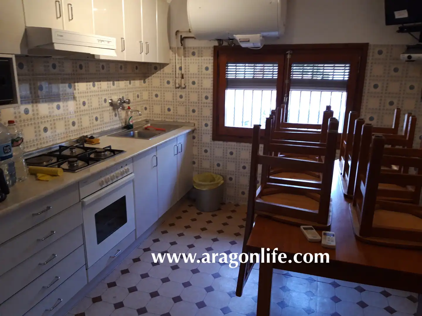 Cuina de Casa o xalet en venda en Caspe amb Aire condicionat, Calefacció i Jardí privat