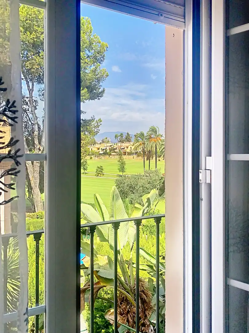 Vista exterior de Casa adosada en venda en Marbella amb Jardí privat, Terrassa i Piscina