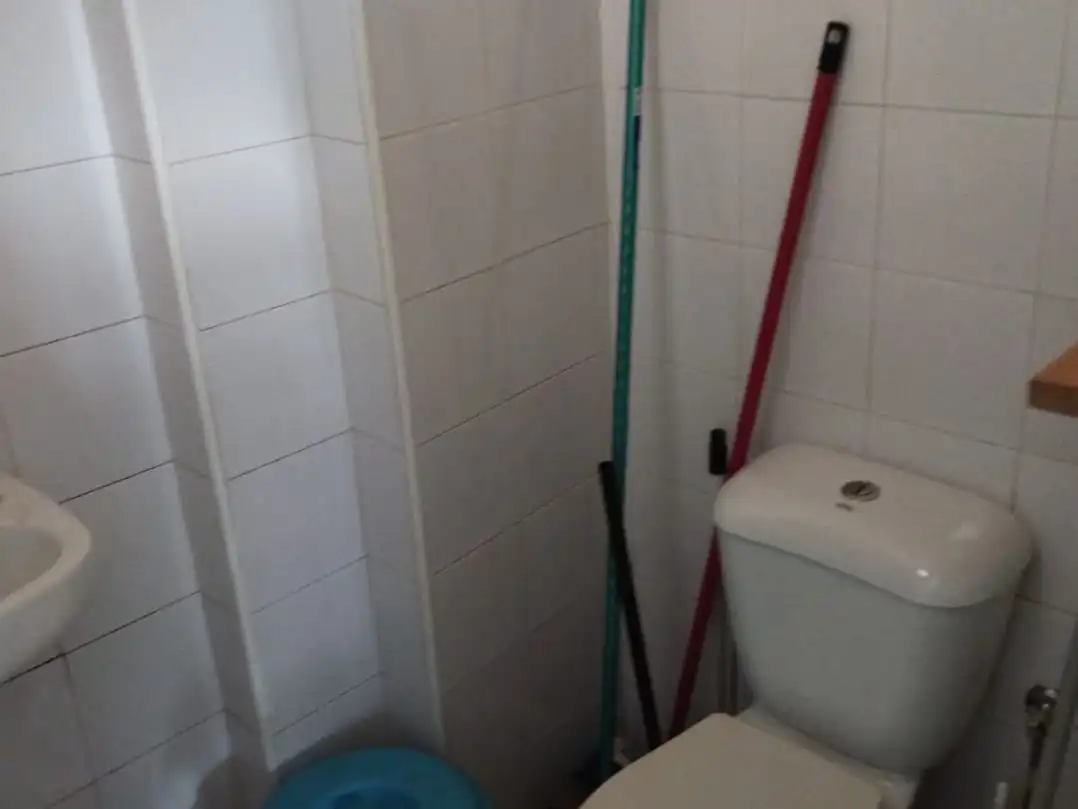 Bany de Local de lloguer en Marchena amb Aire condicionat