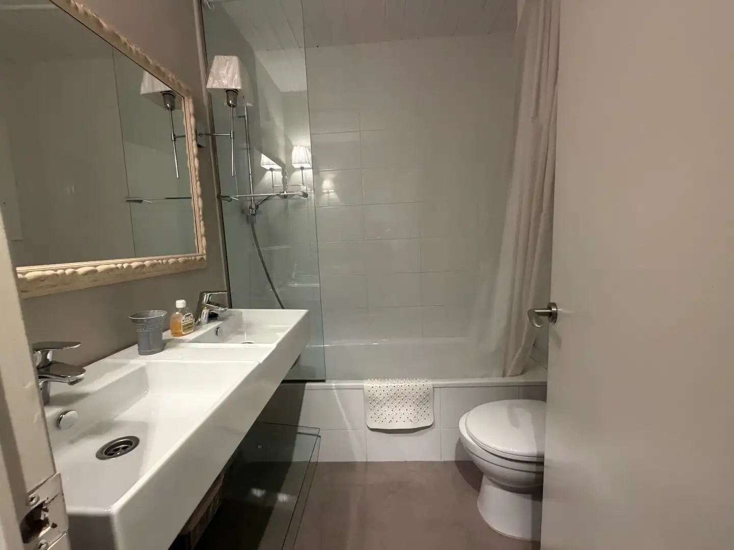 Bathroom of Flat for rent in Puigcerdà, Girona