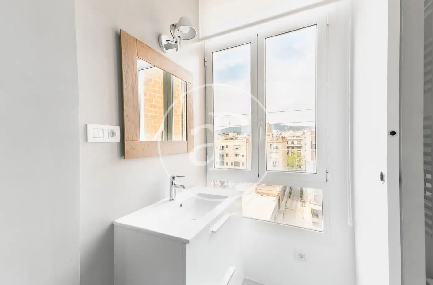 Baño de Piso de alquiler en Barcelona con Aire acondicionado, Calefacción y Amueblado