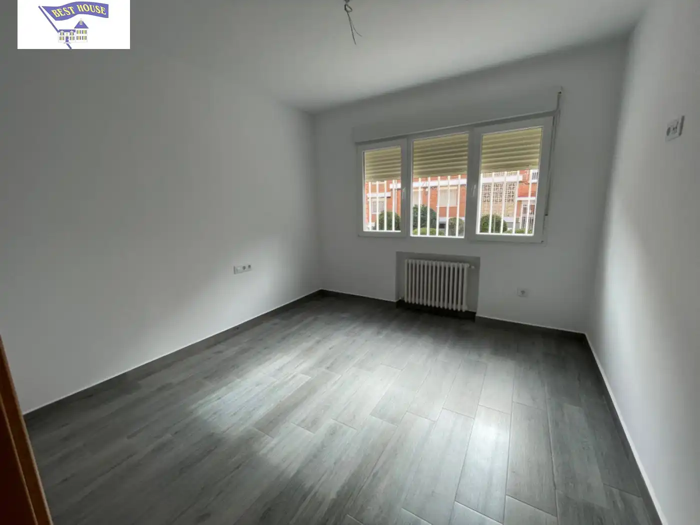 Schlafzimmer von Erdgeschoss zur Miete in Albacete mit Heizung und Balkon